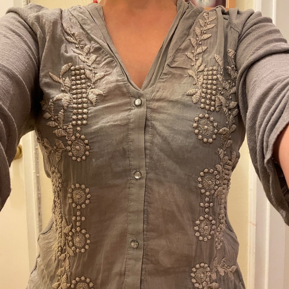 Anthropologie Embroidered Cotton and Silk Gray Blouse by Tiny, size S